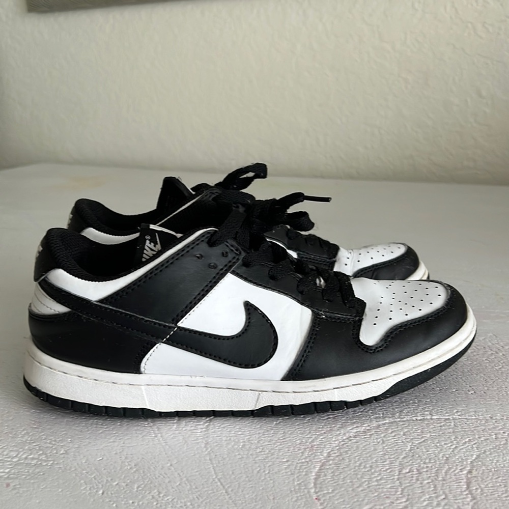 Nike dunk low black and white